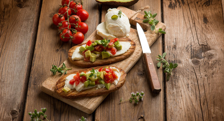 Tartine con pomodorini